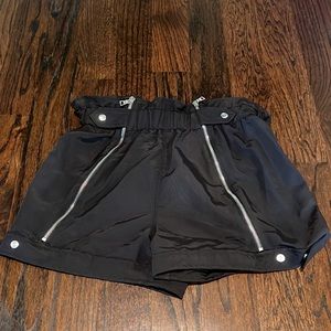 R + A size medium shorts